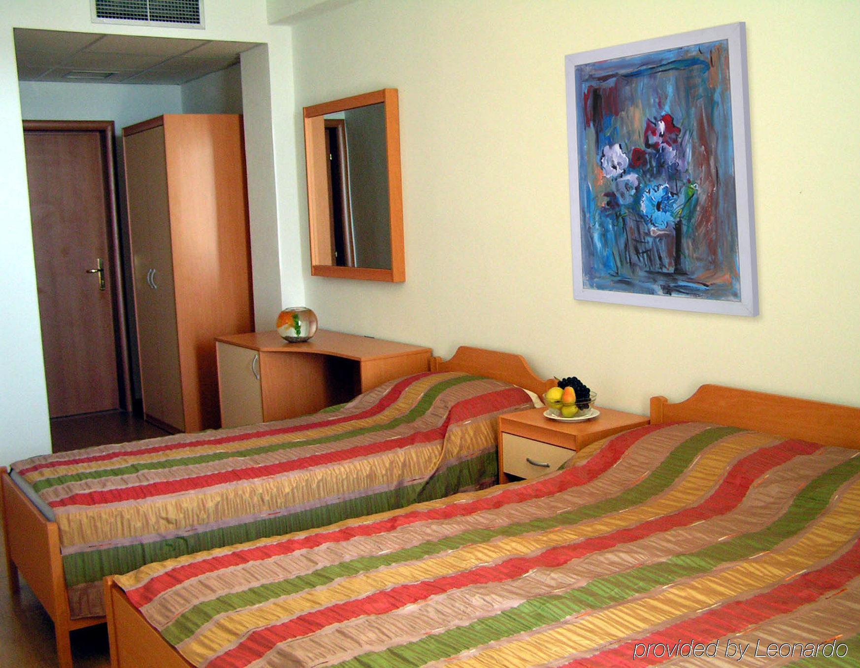 Hotel Oaz Durrës Oda fotoğraf